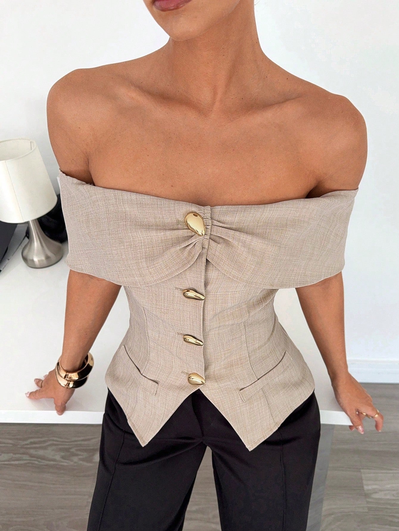 Camisa descubierta