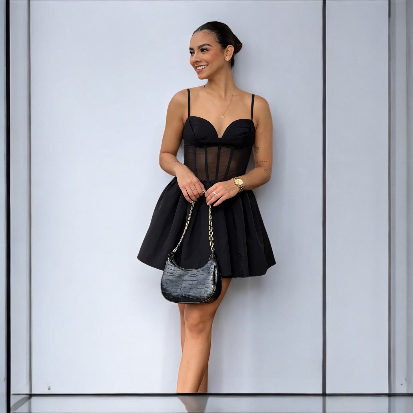Vestido acampanado con transparencia