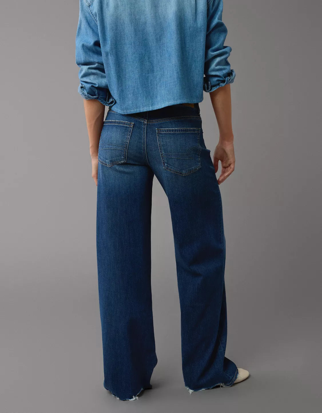 Jean AE Low-Rise Baggy Wide-Leg