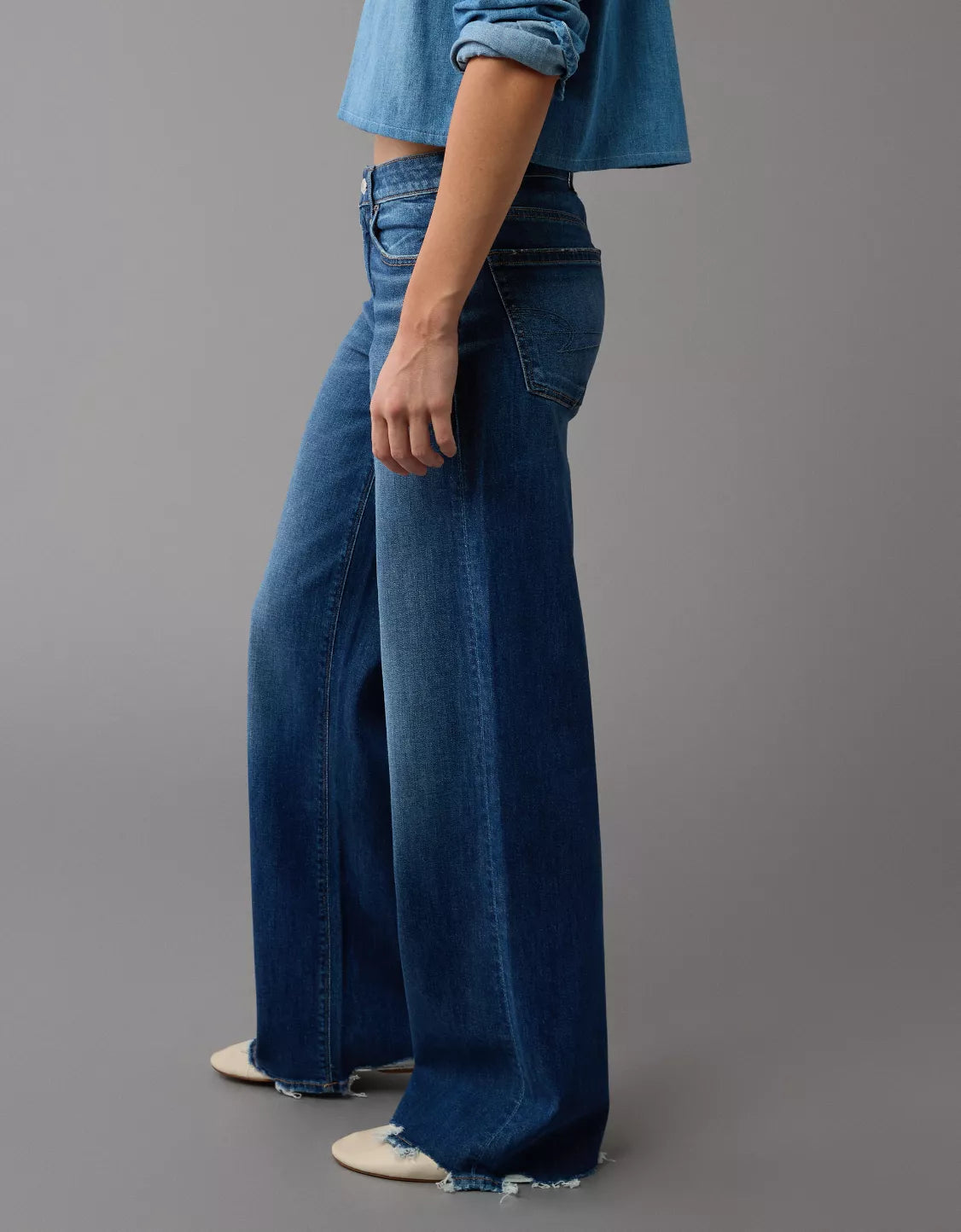 Jean AE Low-Rise Baggy Wide-Leg