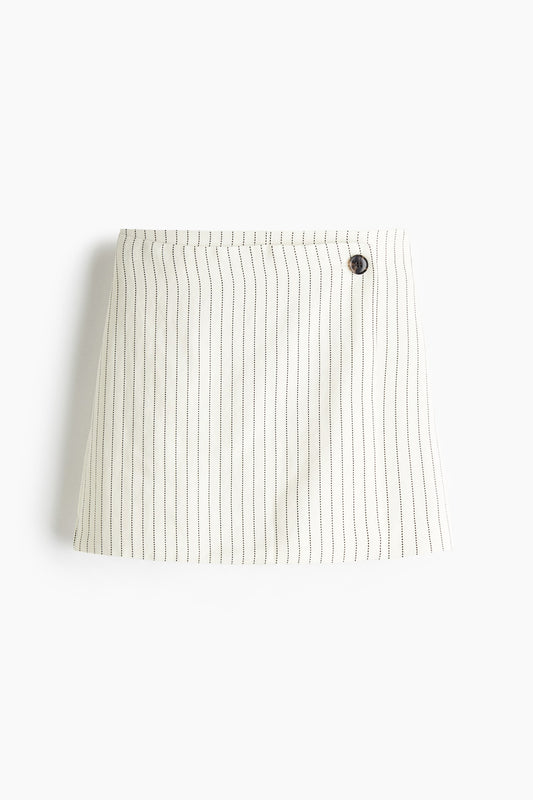 Short falda cruzada