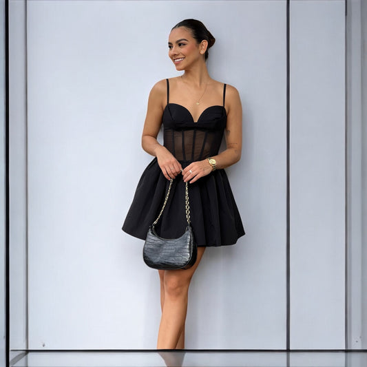 Vestido acampanado con transparencia