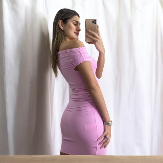 Vestido asimétrico de hombros descubiertos