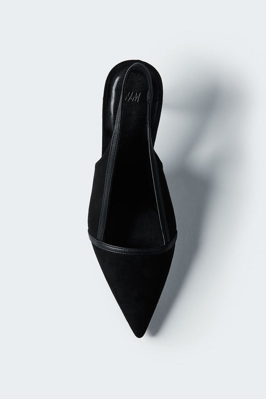 Tacones en punta aterciopelados