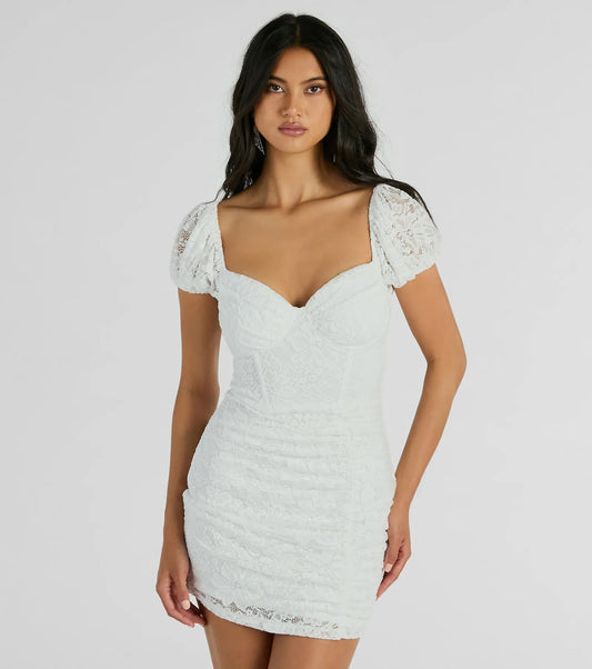 Vestido de encaje con mangas